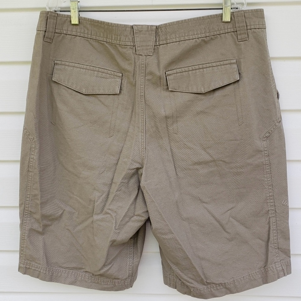 Mountain Hardwear Beige Shorts Men’s Size 38